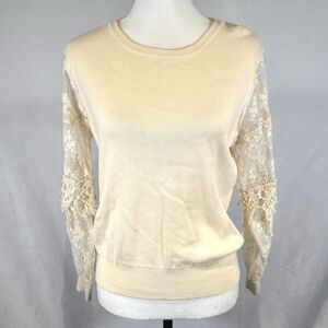 Beautiful long tassled lace sleeve cream sweater size medium